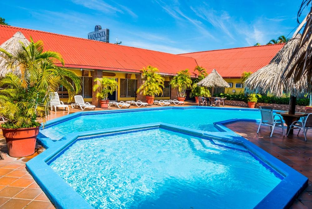 Hotel La Quinta ラ・セイバ エクステリア 写真