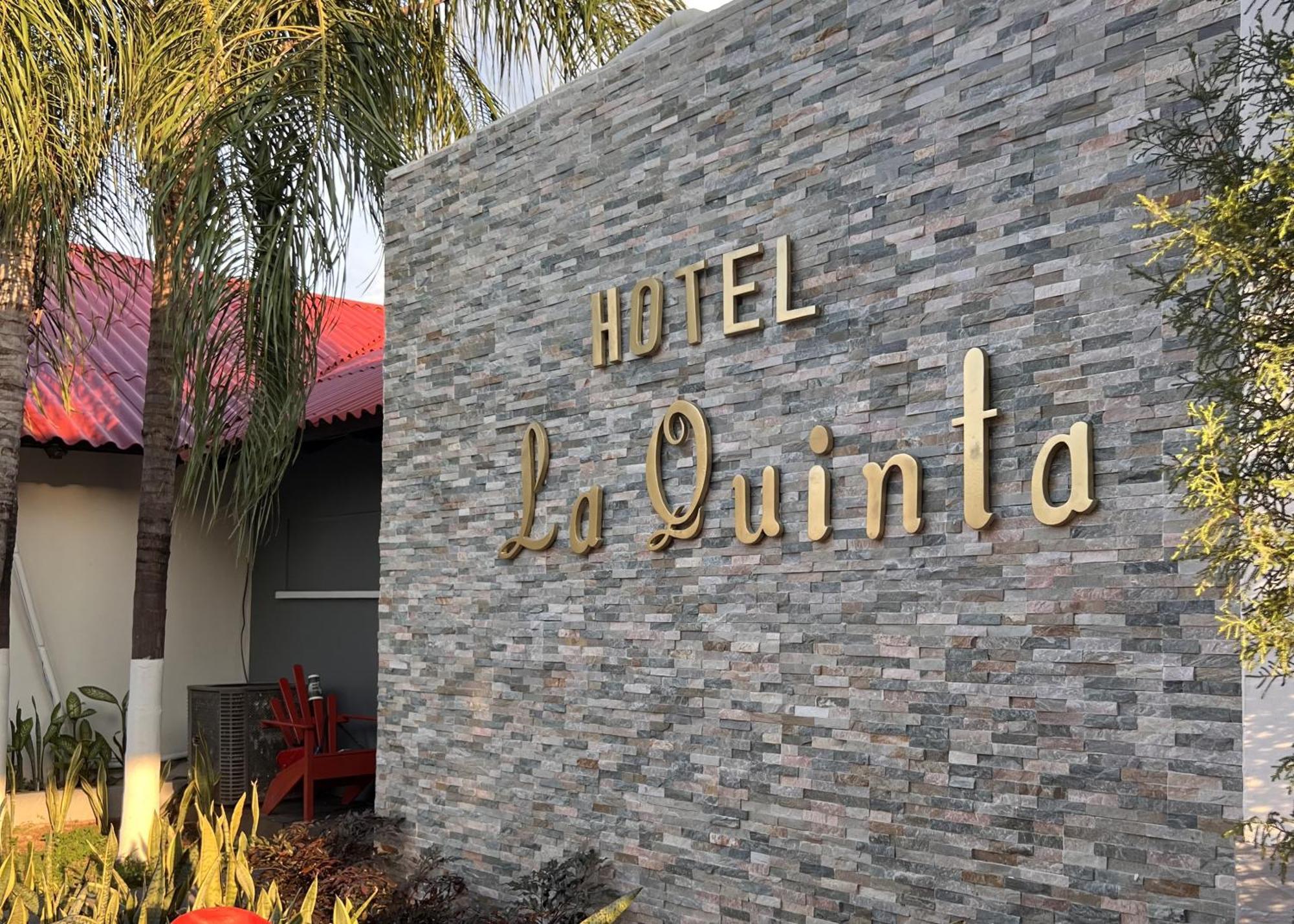 Hotel La Quinta ラ・セイバ エクステリア 写真